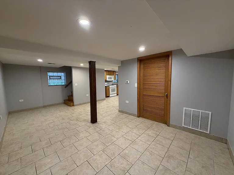 2936 N Harding Ave #G — Photo 8