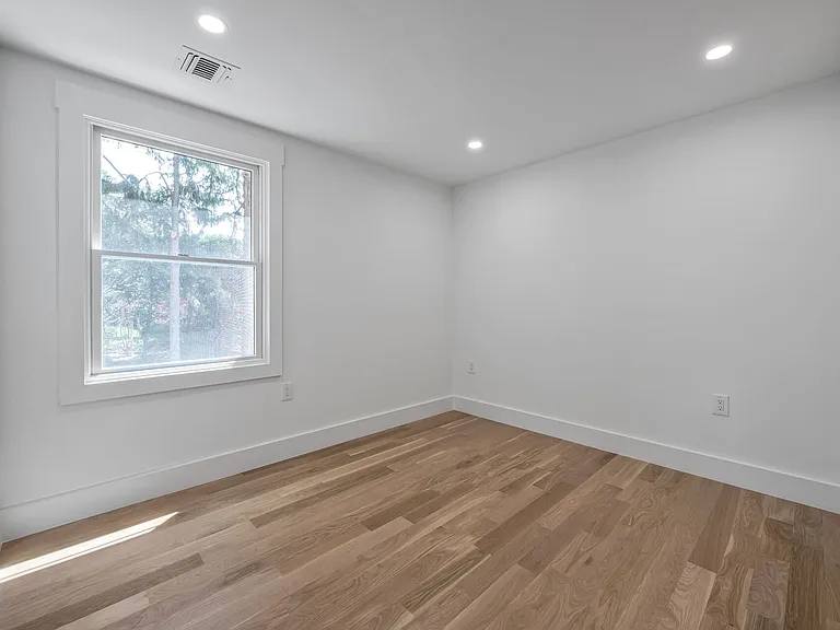 399 Gilbert St #399 — Photo 10
