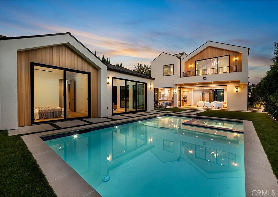 1st image of 16749 Addison St