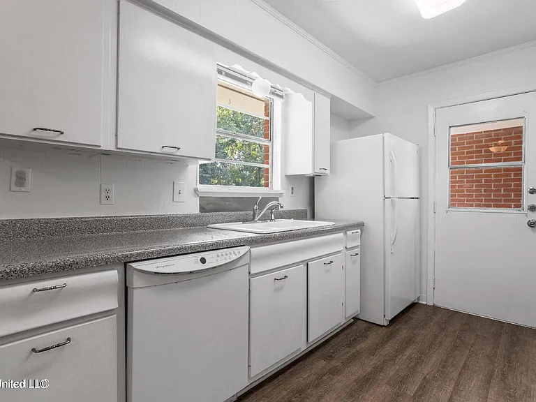 2508 Shady Ln — Photo 8