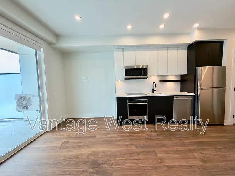 1280 Sutherland Ave #207