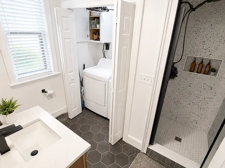 46-48 Woodlawn St #8 — Photo 6