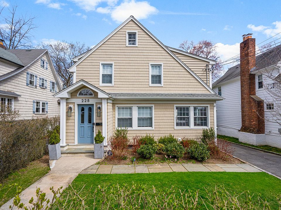 1st image of 225 Larchmont Ave
