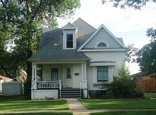 917 8th St NE, Devils Lake, ND 58301