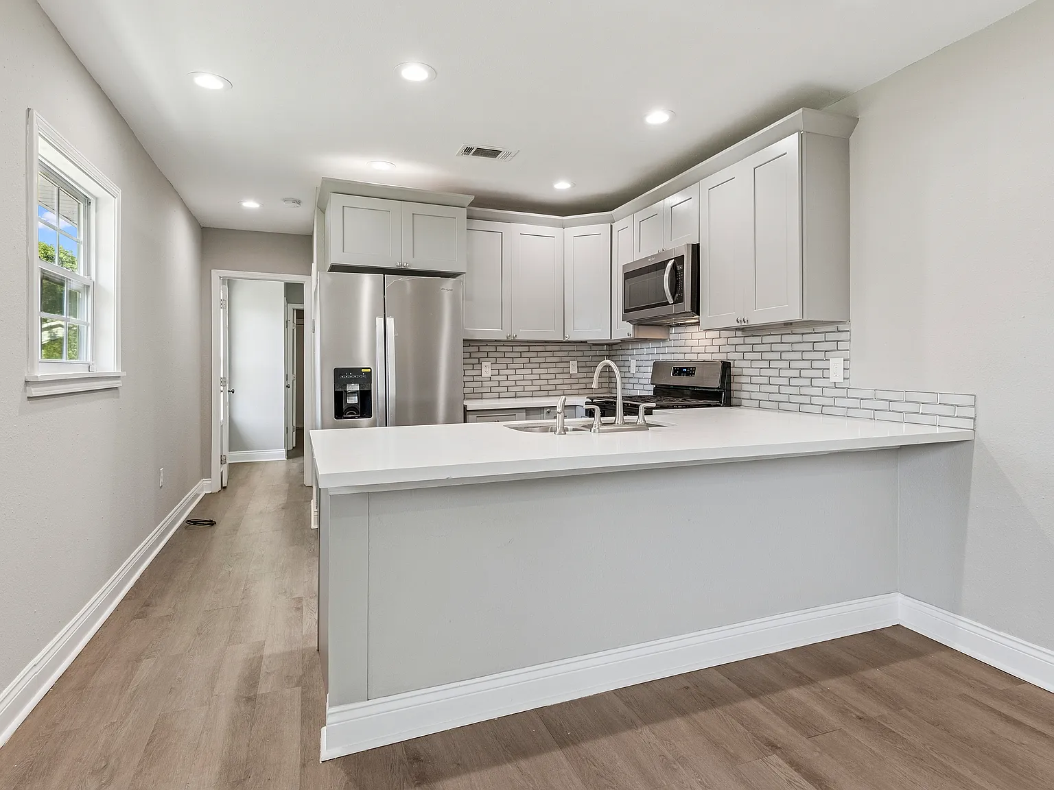 2 bed, 650 sqft, $1,595 — Photo 4