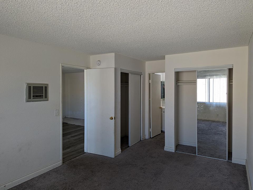 1st image of 21431 Saticoy St #205