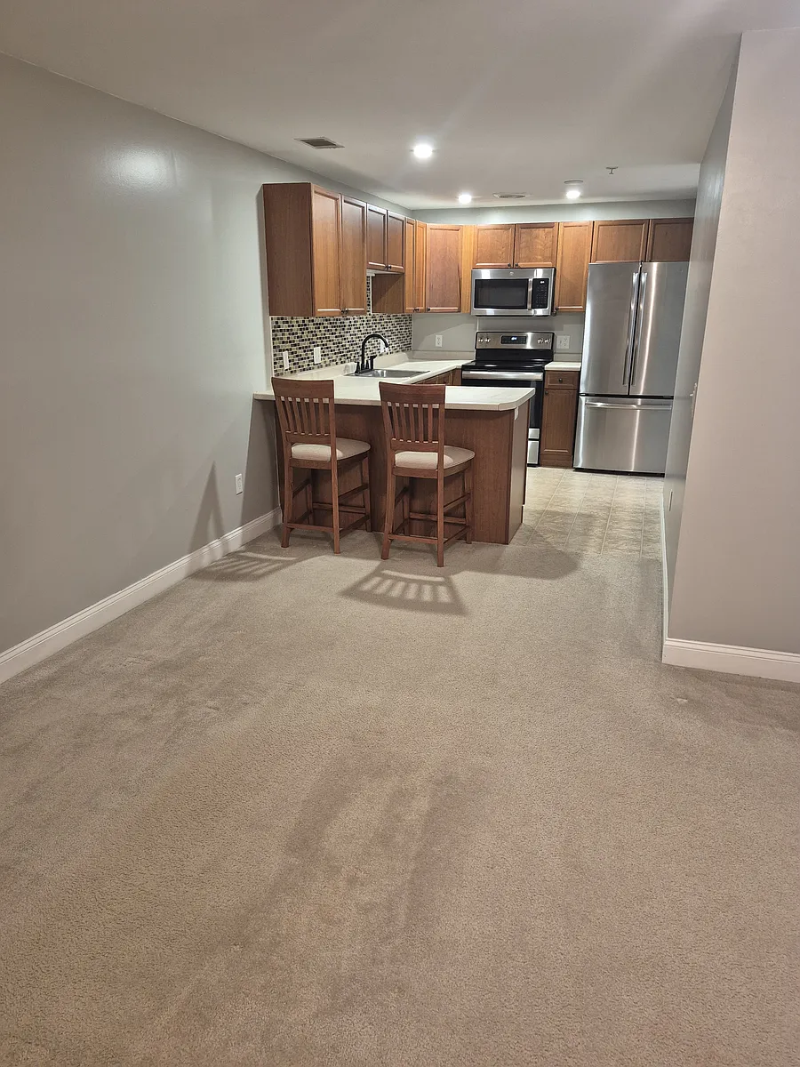 Building Photo - 4 Crestview Cir #97