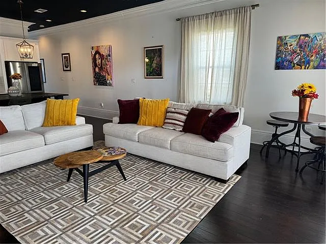 4 bed, 3.0 bath, 2150 sqft, $3,400 — Photo 3
