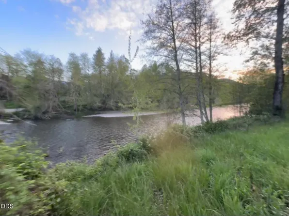 1570 Sleepy Hollow Loop, Grants Pass, OR 97527