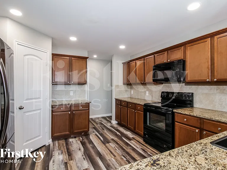 1307 Bent Grass Dr — Photo 7