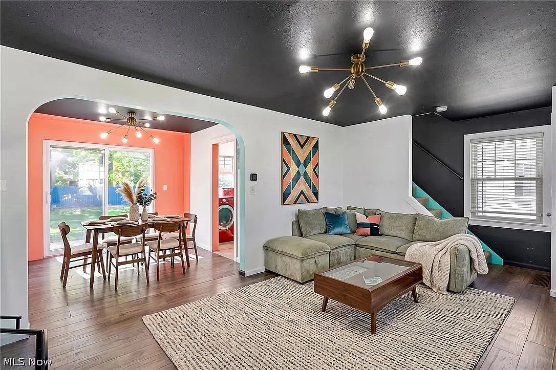621 Kenmore Ave NE — Photo 3