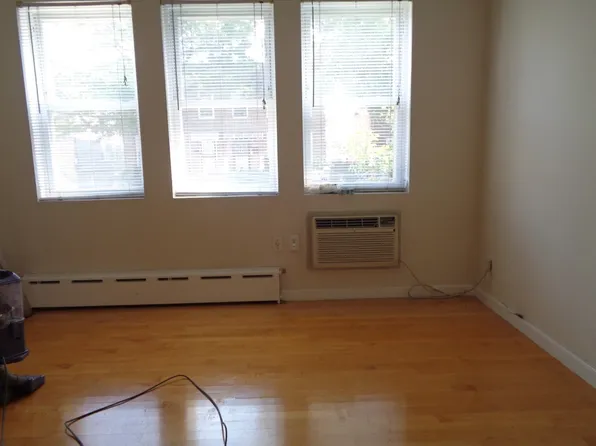 2228 24th St, Astoria, NY 11105