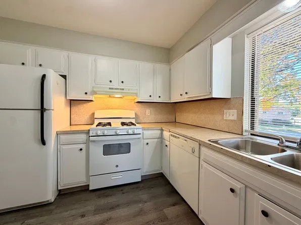 4142 Oak Park Dr SE APT 8, Grand Rapids, MI 49508