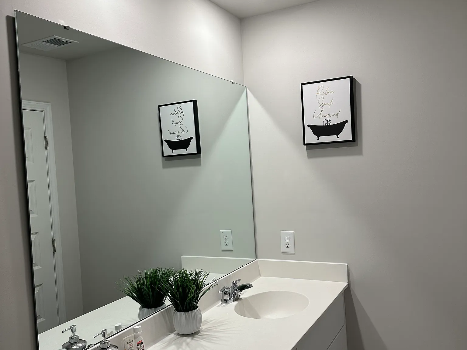 4015 E Associate Dr — Photo 2