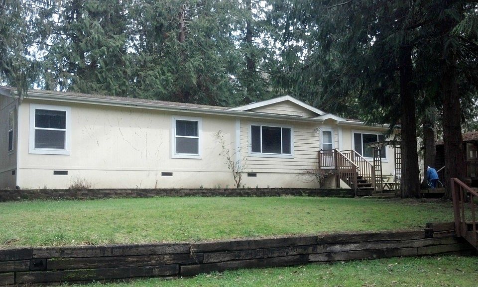 1st image of 18037 Deschutes Dr SE