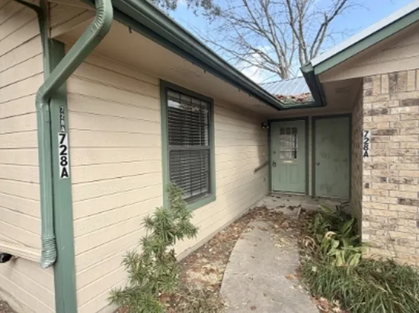 728 W San Antonio St APT A, Lockhart, TX 78644