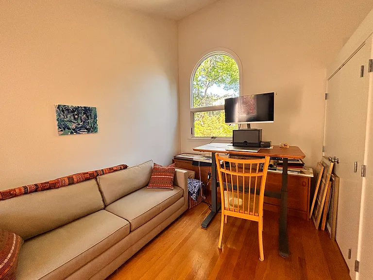 8 Bond St — Photo 16