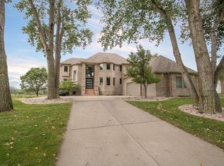 1036 Pebble Beach Dr, Dakota Dunes, SD 57049