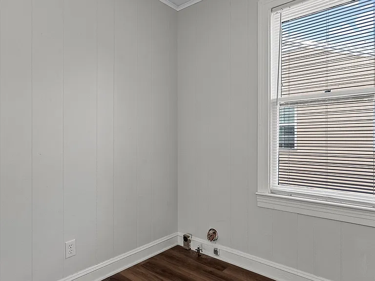 245 E Elmwood St — Photo 22