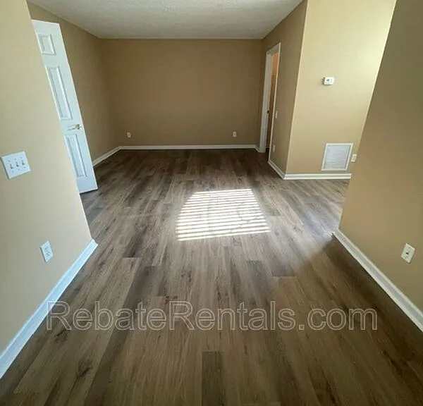 8907 Hampton Landing Dr E — Photo 47