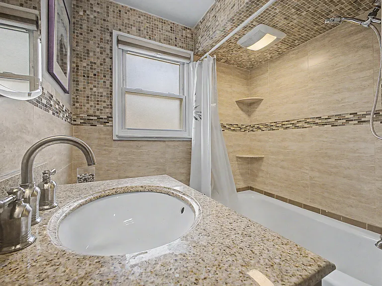 15587 Russell Ave — Photo 21
