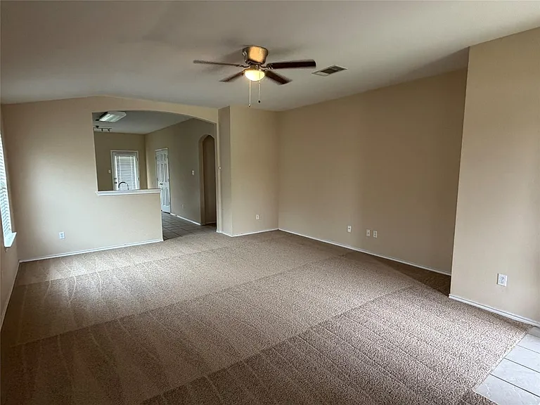 208 Carol Ave — Photo 7