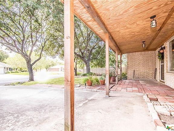 3rd image of 1605 Shady Ln