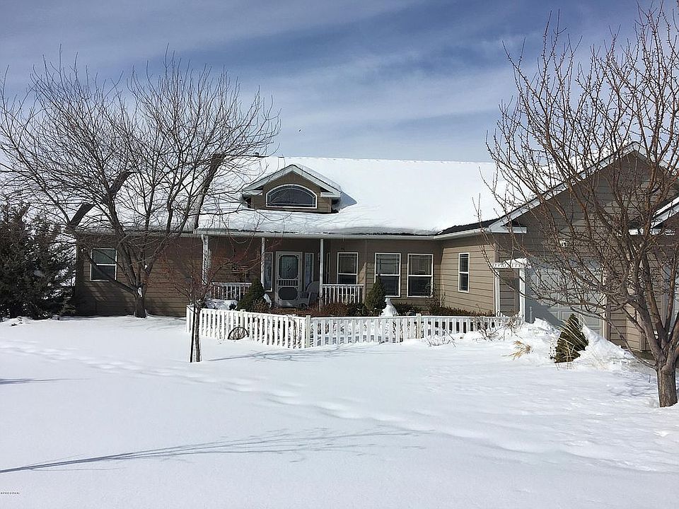 Front view of property