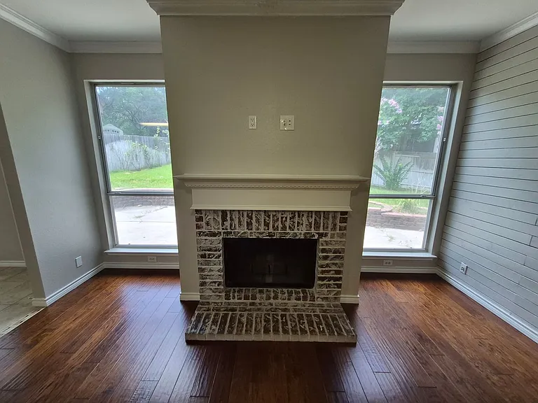 712 Moss Wood — Photo 11