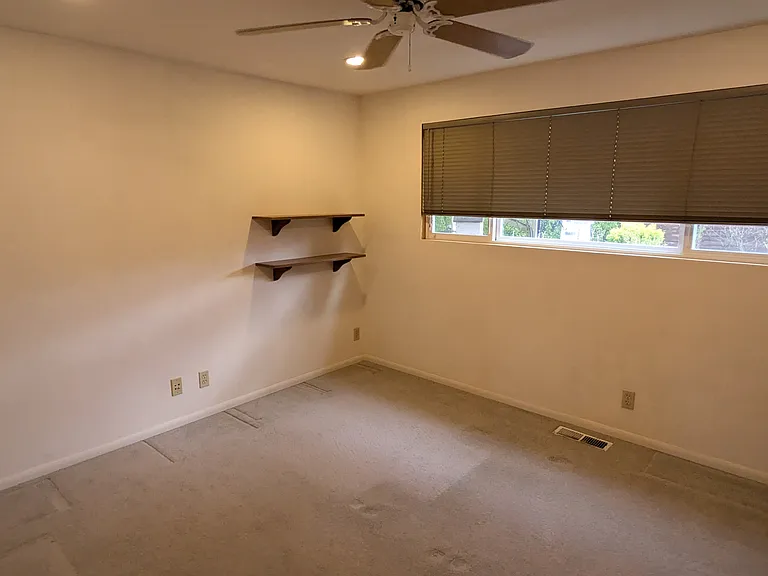 12859 NE 84th St — Photo 3