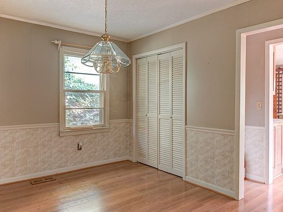 House 1 dining room