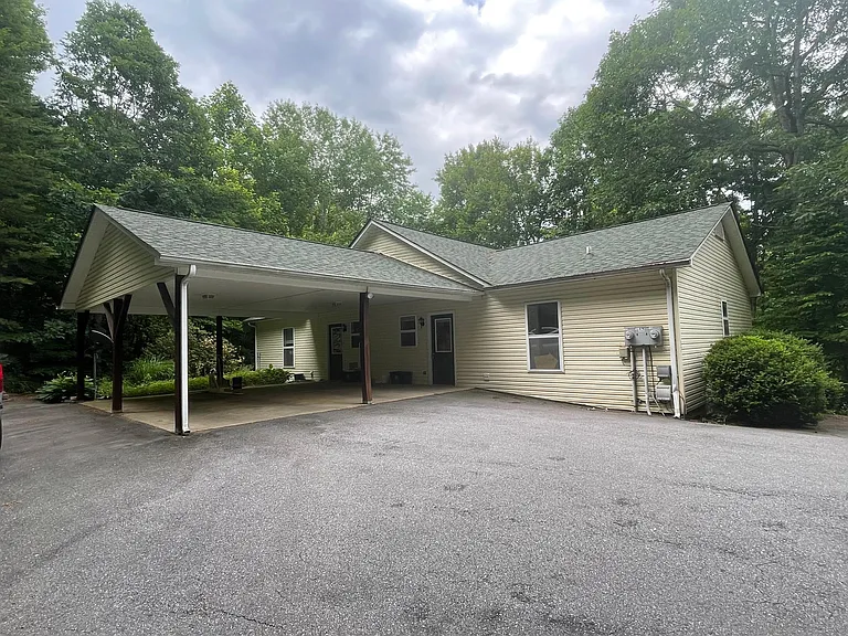 17 Tree Canopy Ln — Photo 12