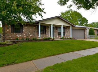 2221 Olde Winery Rd, Saint Louis, MO 63129