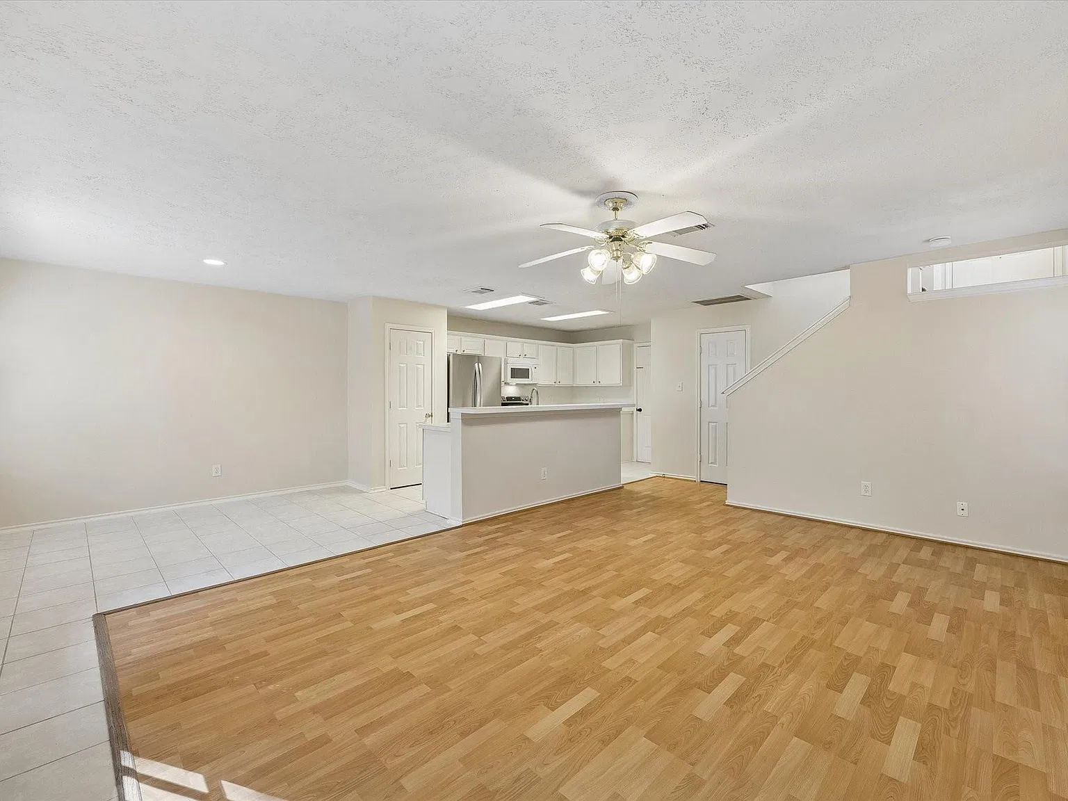 3 bed, 2.5 bath, 1628 sqft, $1,800 — Photo 3