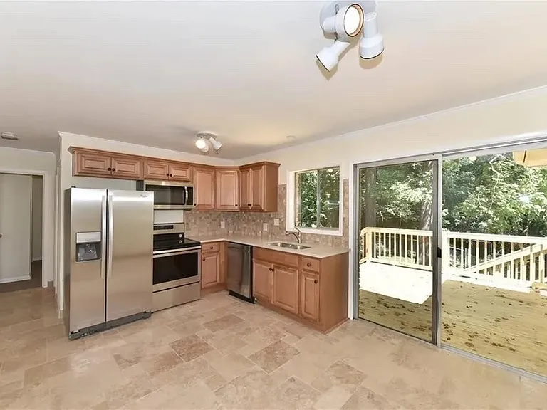 1396 E Rock Springs Cir NE — Photo 13
