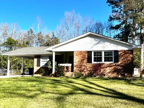 900 E Scotsdale Road, Laurinburg, NC 28352
