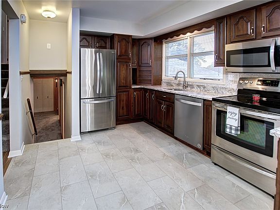 3rd image of 93 Linda St