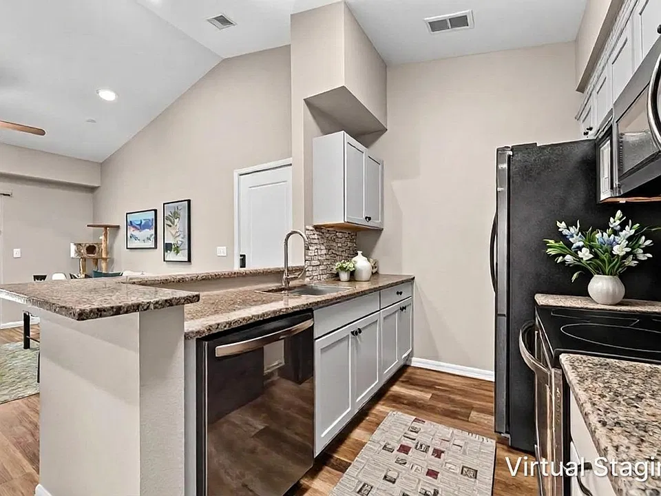 325 Majestic Dr #136