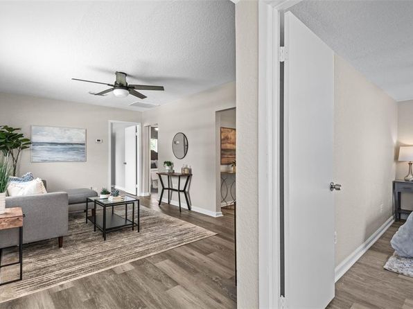 132 Dartmouth Ave W, Oldsmar, FL 34677