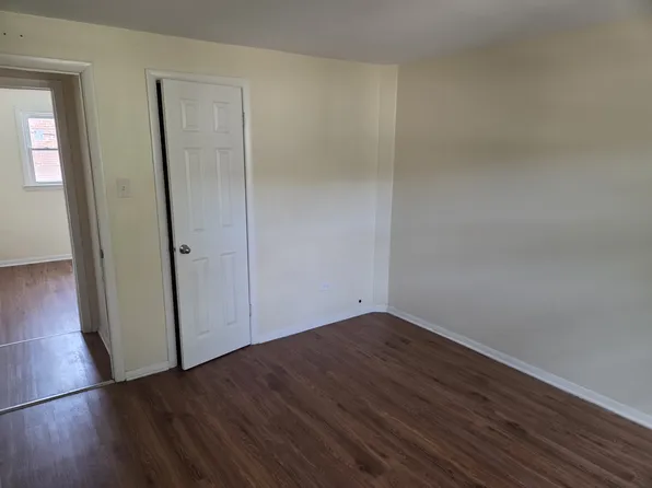 14132 S School St APT 3B, Riverdale, IL 60827