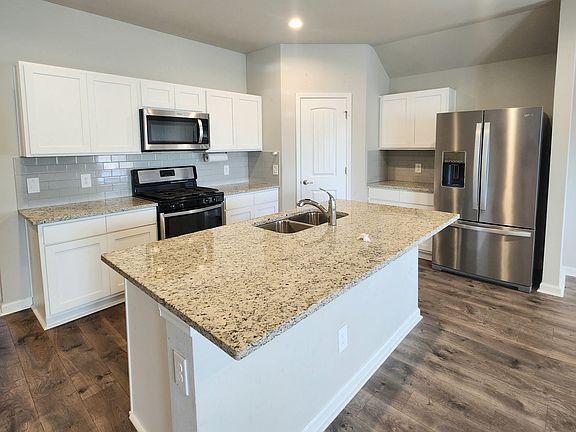 3rd image of 876 Gold Finch Way