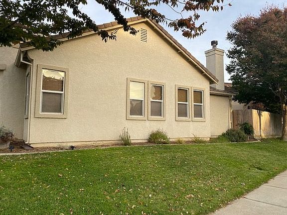 3rd image of 262 Royal River Dr