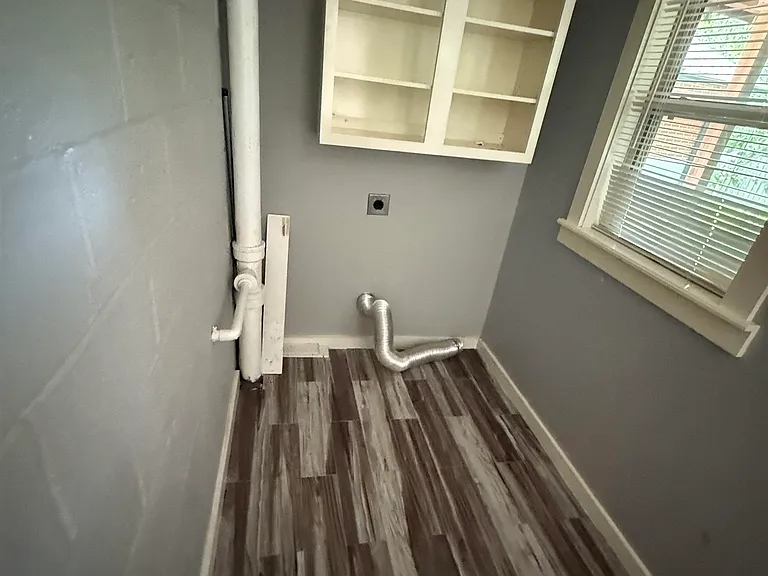 1316 Aintree Ln — Photo 6