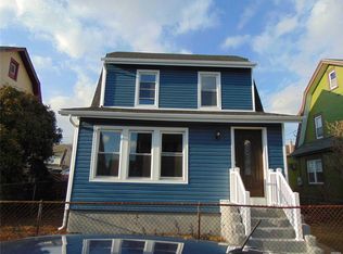 19 Winchester Dr, Lindenhurst, NY 11757