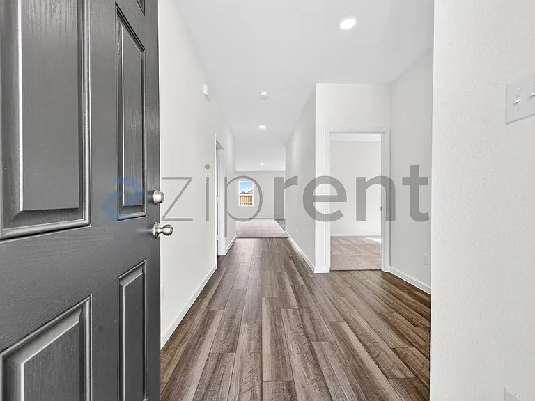 1317 Kennedy Rd — Photo 3