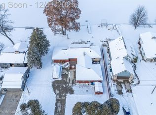 13504 S Horrell Rd, Fenton, MI 48430