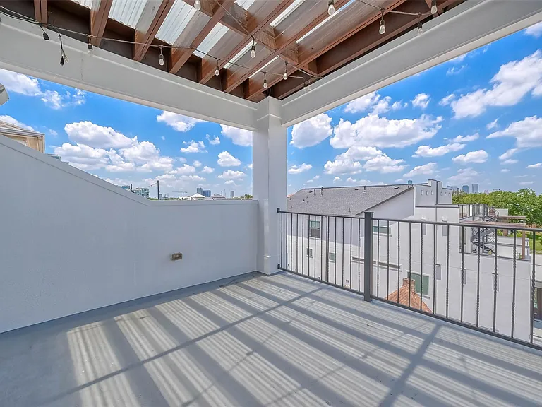 1739 Oakdale St — Photo 48