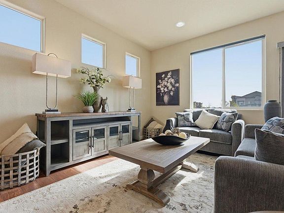 4th image of 3005 Thorn Cir