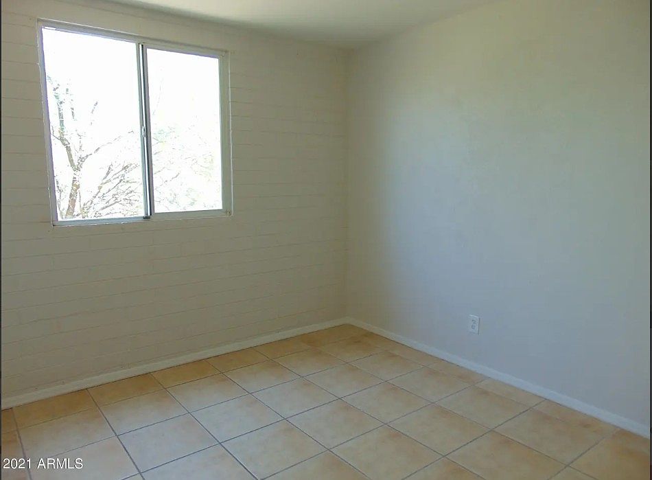 1st image of 1121 E Yucca St