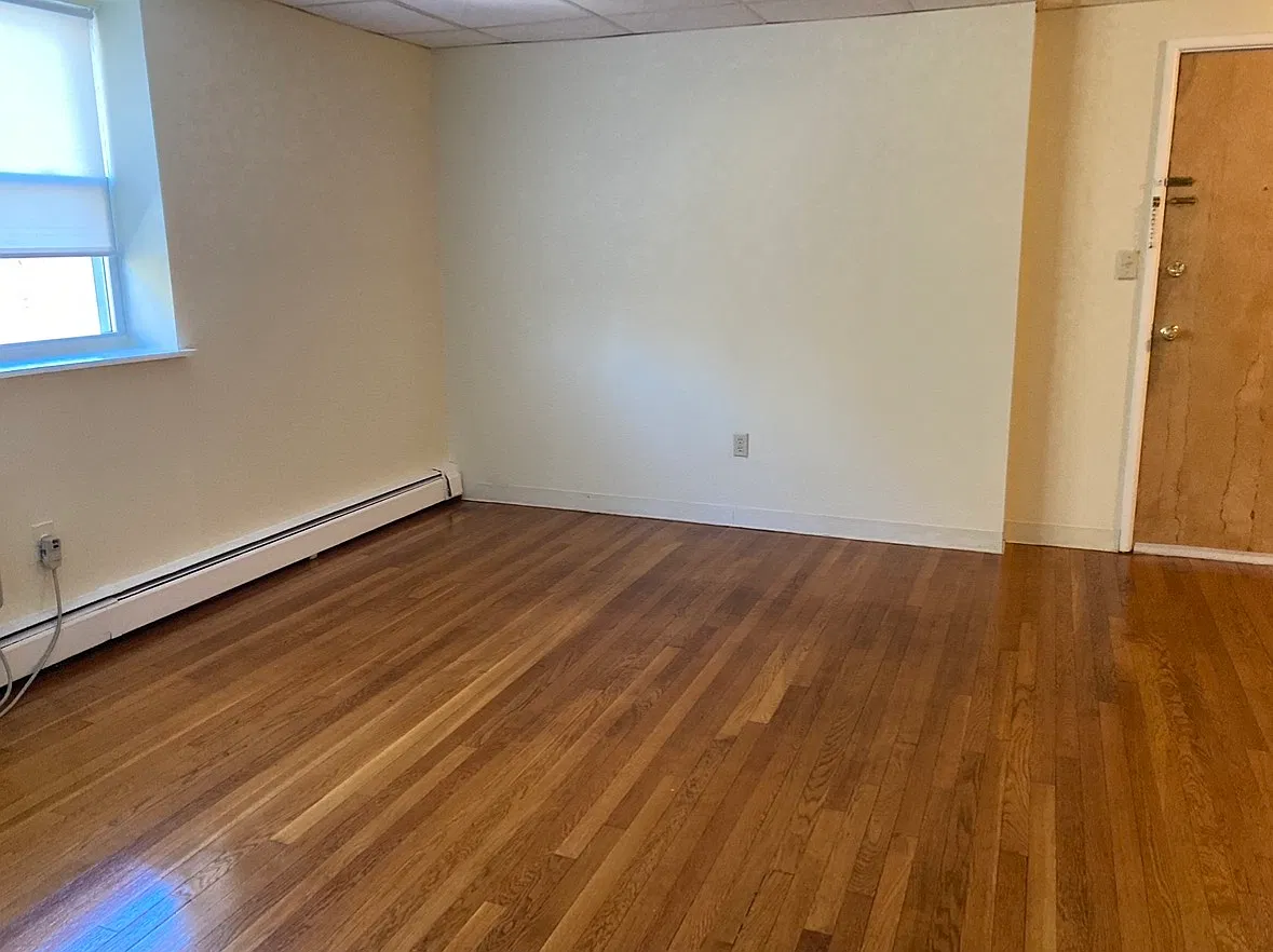 1751 Washington St — Photo 3